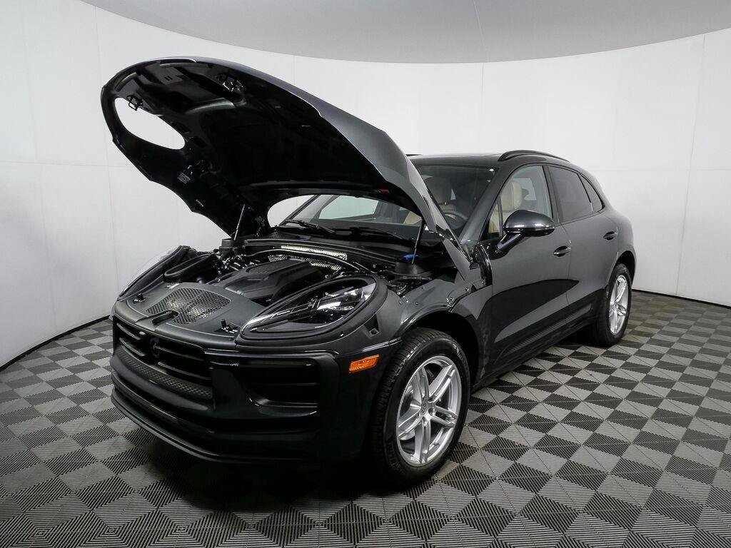 Certified 2026 Porsche Macan AWD/4WD image 33