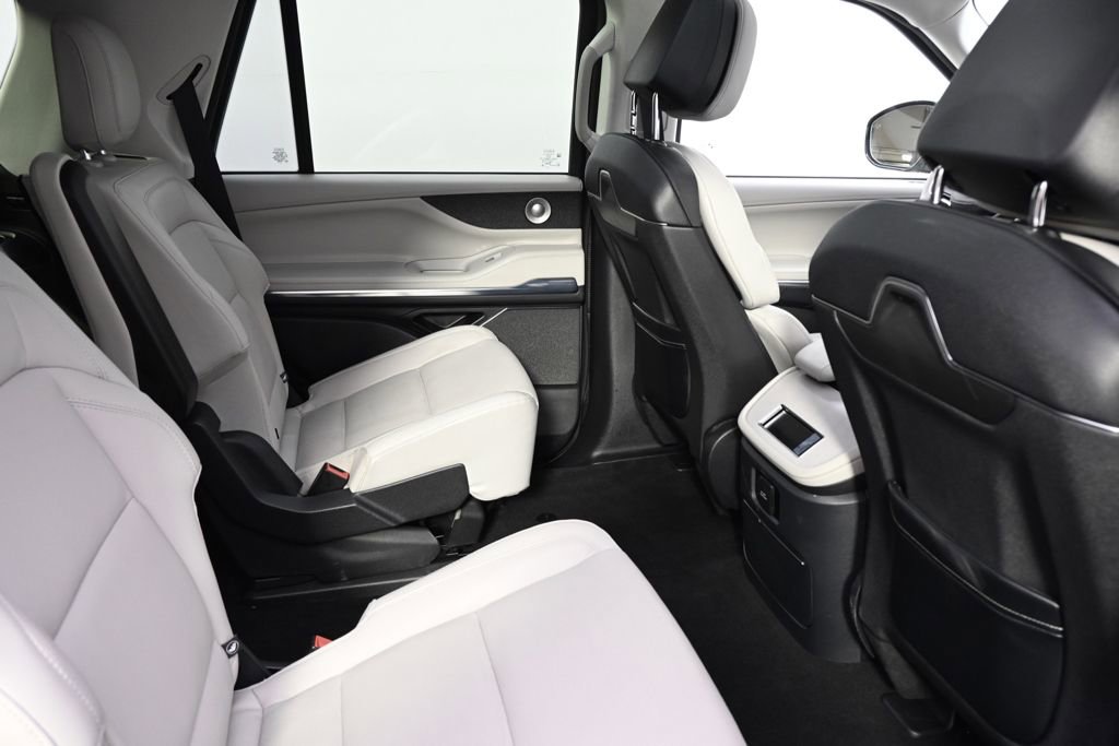 New 2026 Lincoln Navigator Reserve w/ Jet Appearance Package AWD/4WD image 18