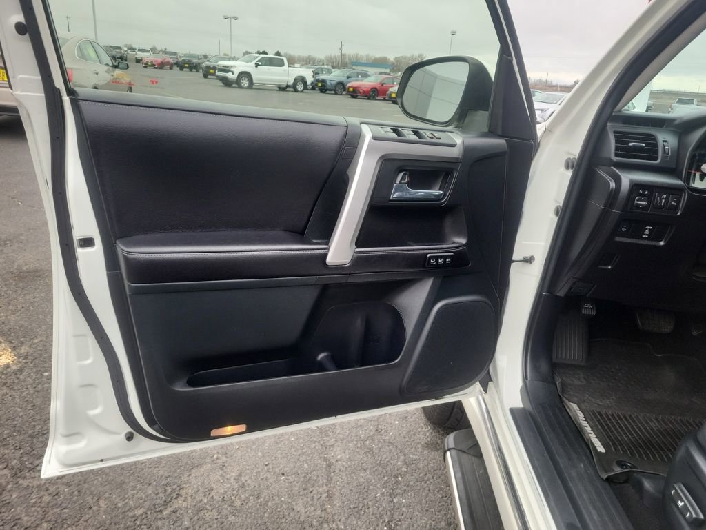 Used 2016 Toyota 4Runner SR5 image 11