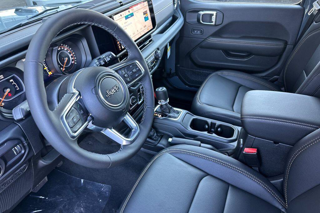 New 2026 Jeep Wrangler Unlimited Sahara AWD/4WD image 10