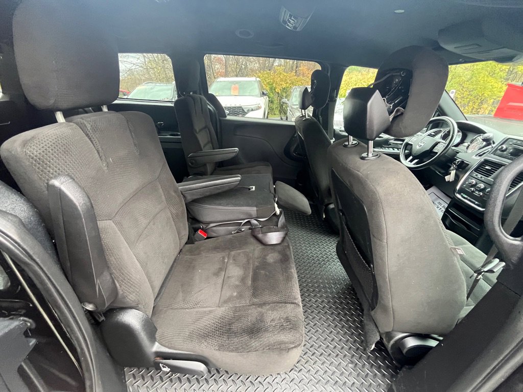 Used 2015 Dodge Grand Caravan SE image 7