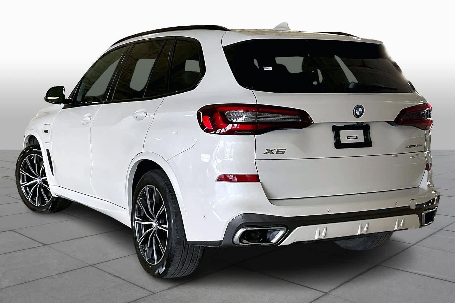 Used 2022 BMW X5 xDrive45e w/ M Sport Package image 11