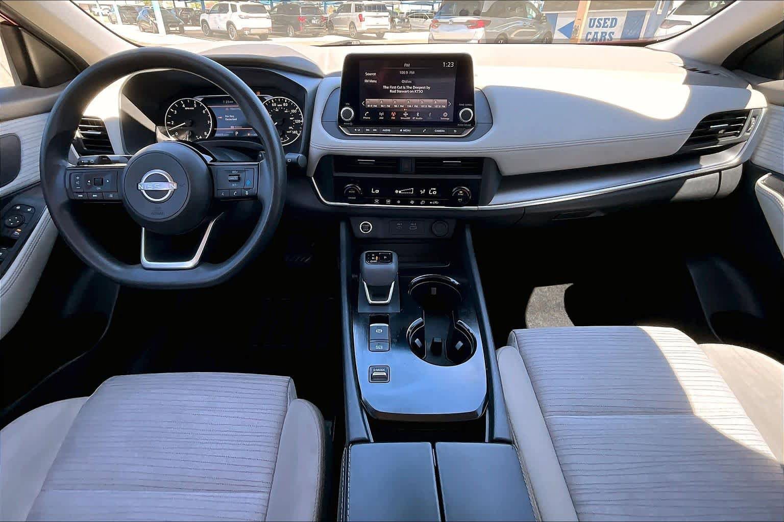 Used 2023 Nissan Rogue SV FWD image 16
