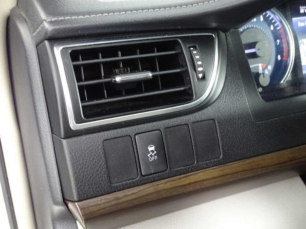 Used 2017 Toyota Camry LE image 22