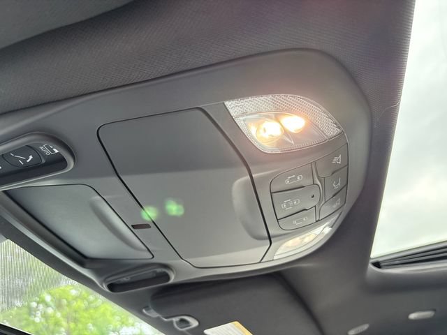 New 2027 Chrysler Pacifica Limited AWD/4WD image 29