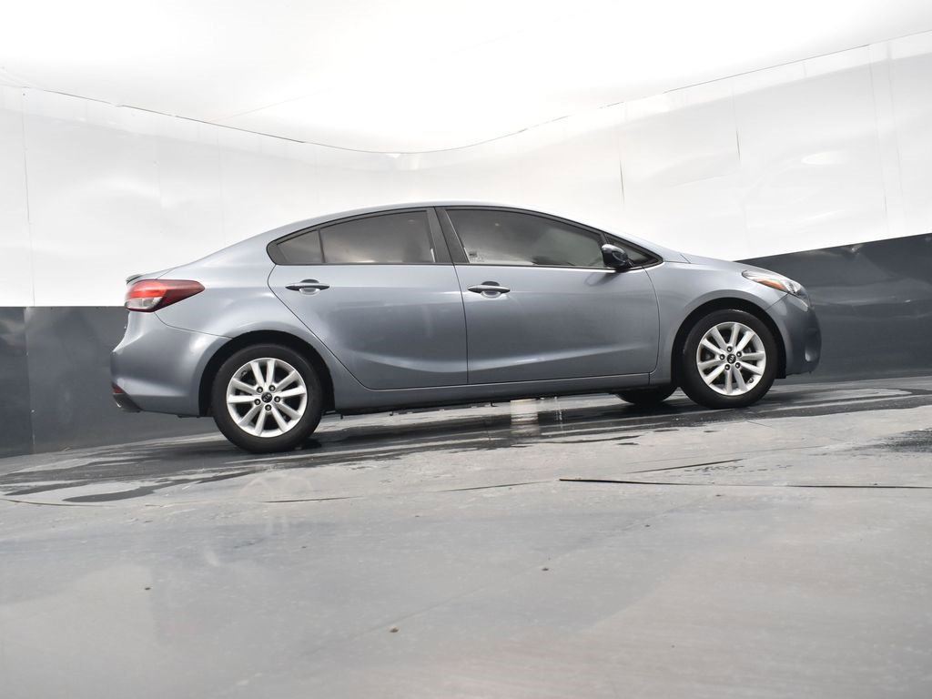 Used 2017 Kia Forte S image 28