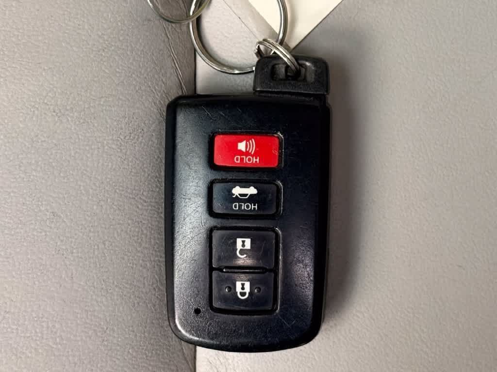 Used 2016 Toyota Camry XLE w/ Moonroof Package FWD image 21