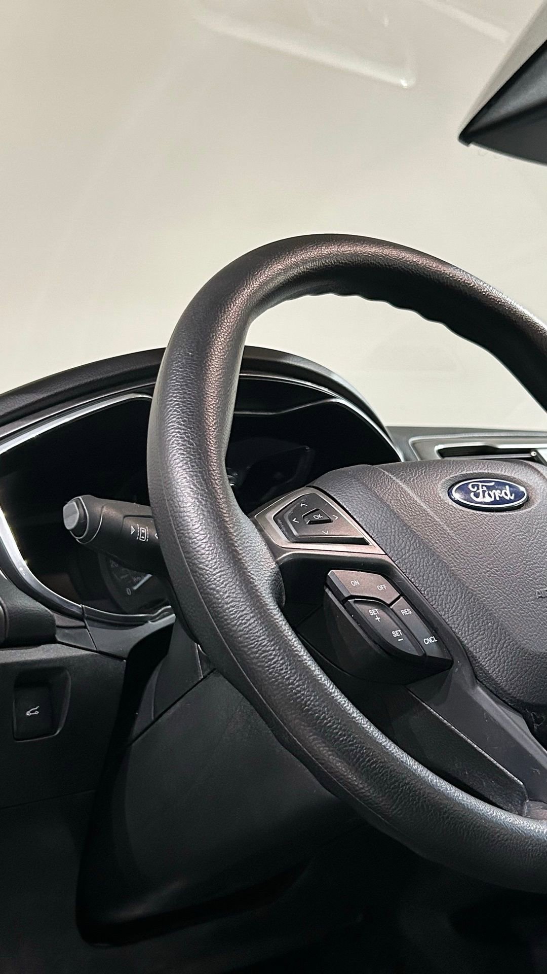 Used 2020 Ford Fusion SE FWD image 27