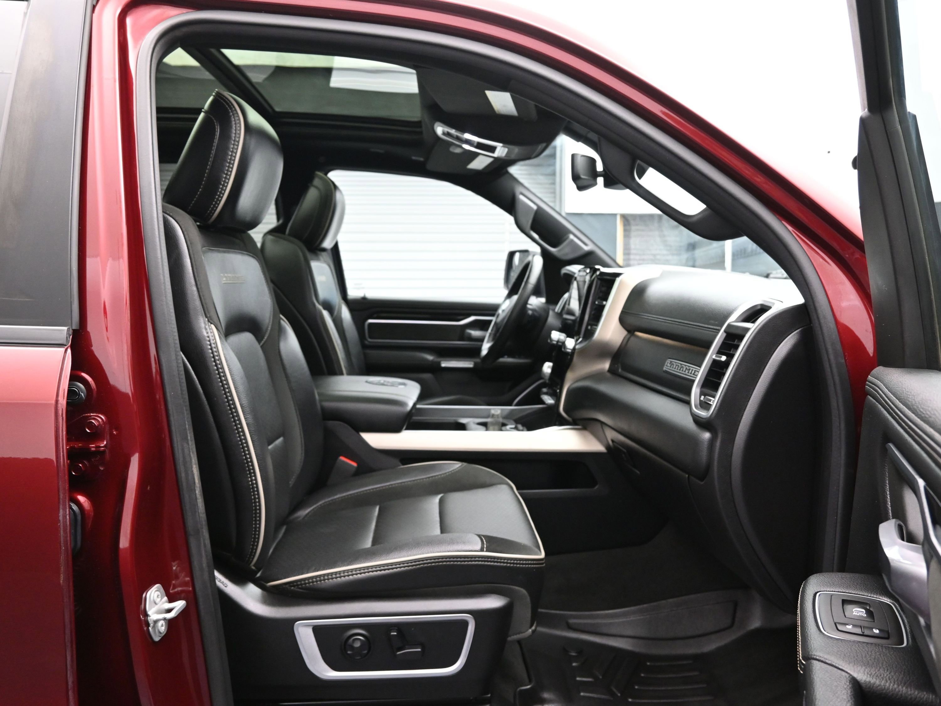 Used 2019 RAM 1500 Laramie w/ Sport Appearance Package image 13