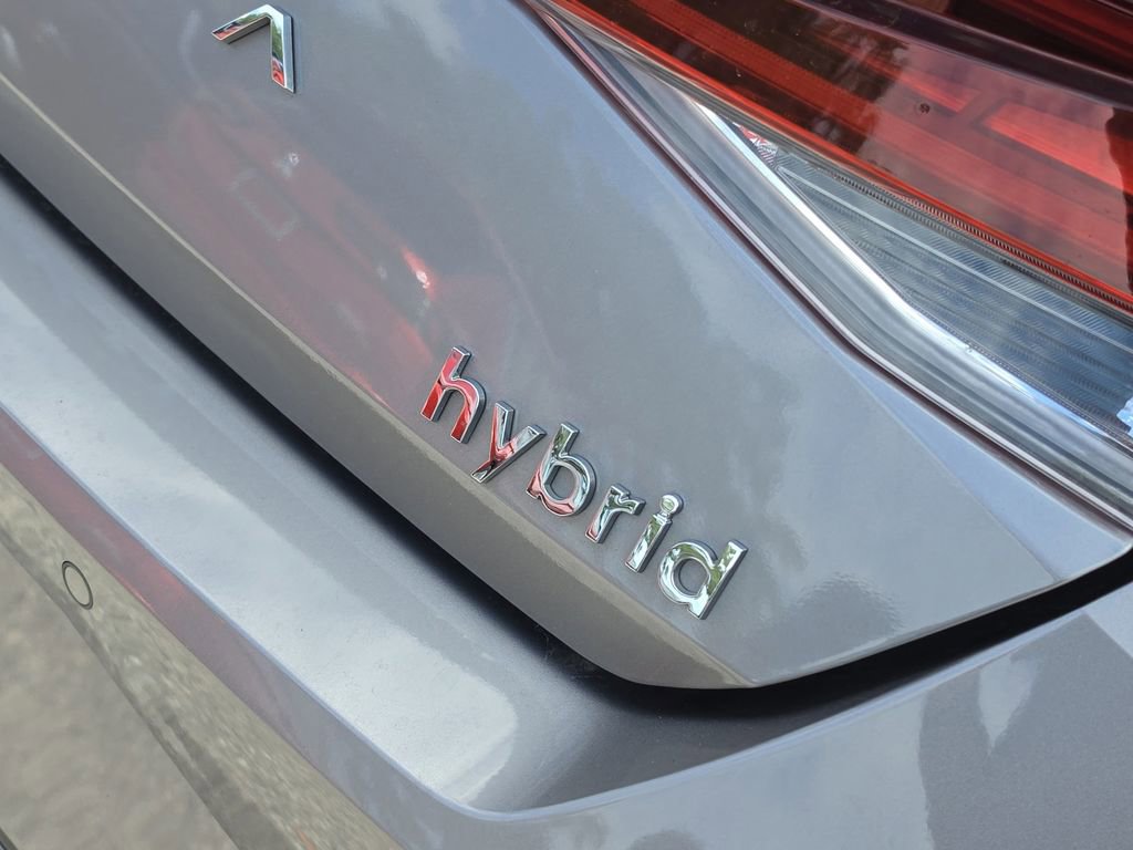 Used 2023 Hyundai Elantra Limited FWD image 6