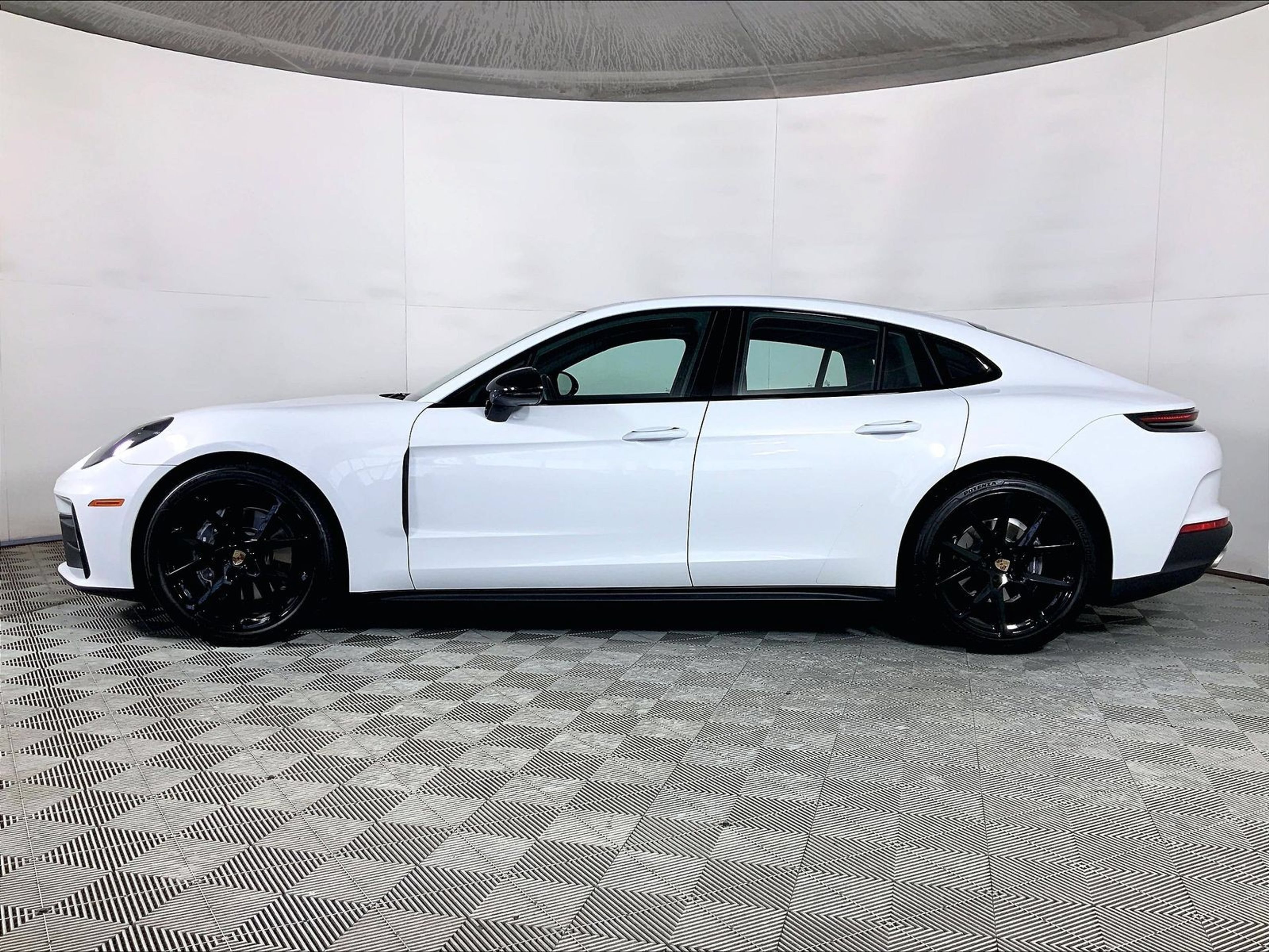 Certified 2024 Porsche Panamera 4 AWD/4WD image 2