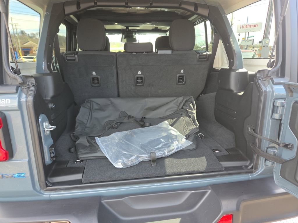 Used 2025 Jeep Wrangler Unlimited Rubicon 4xe image 21