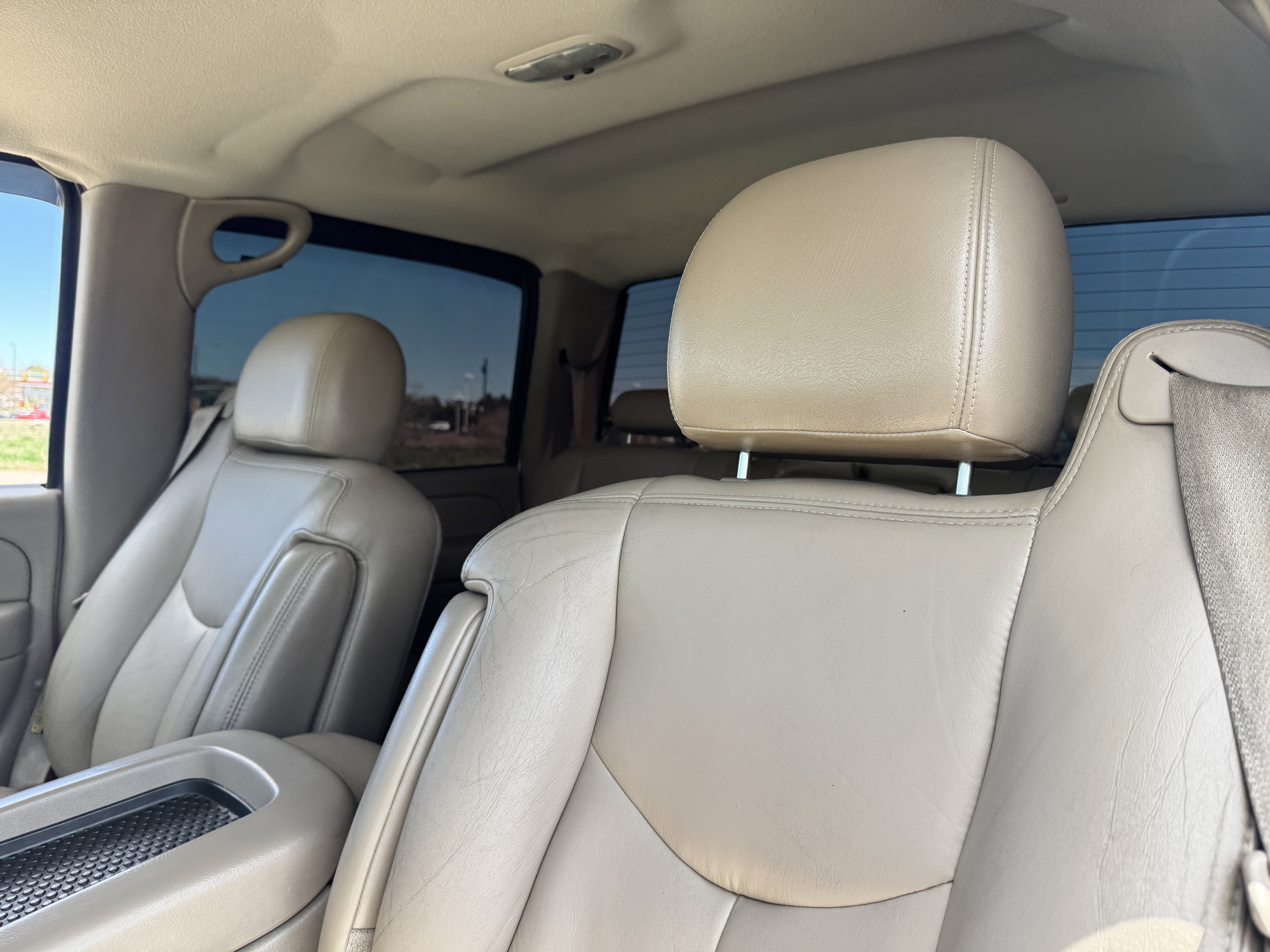 Used 2005 GMC Sierra 2500 SLT w/ Heavy-Duty Power Package image 13