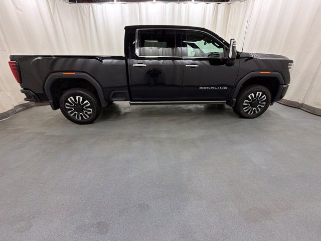 Used 2024 GMC Sierra 2500 Denali Ultimate AWD/4WD image 7