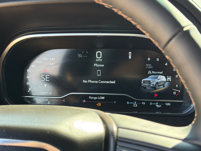 Used 2024 GMC Yukon AT4 w/ Technology Package AWD/4WD image 39