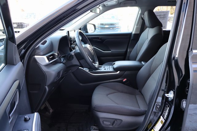 Used 2022 Toyota Highlander LE image 24