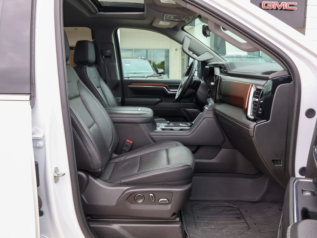 Used 2024 GMC Sierra 3500 Denali w/ Denali Reserve Package AWD/4WD image 34