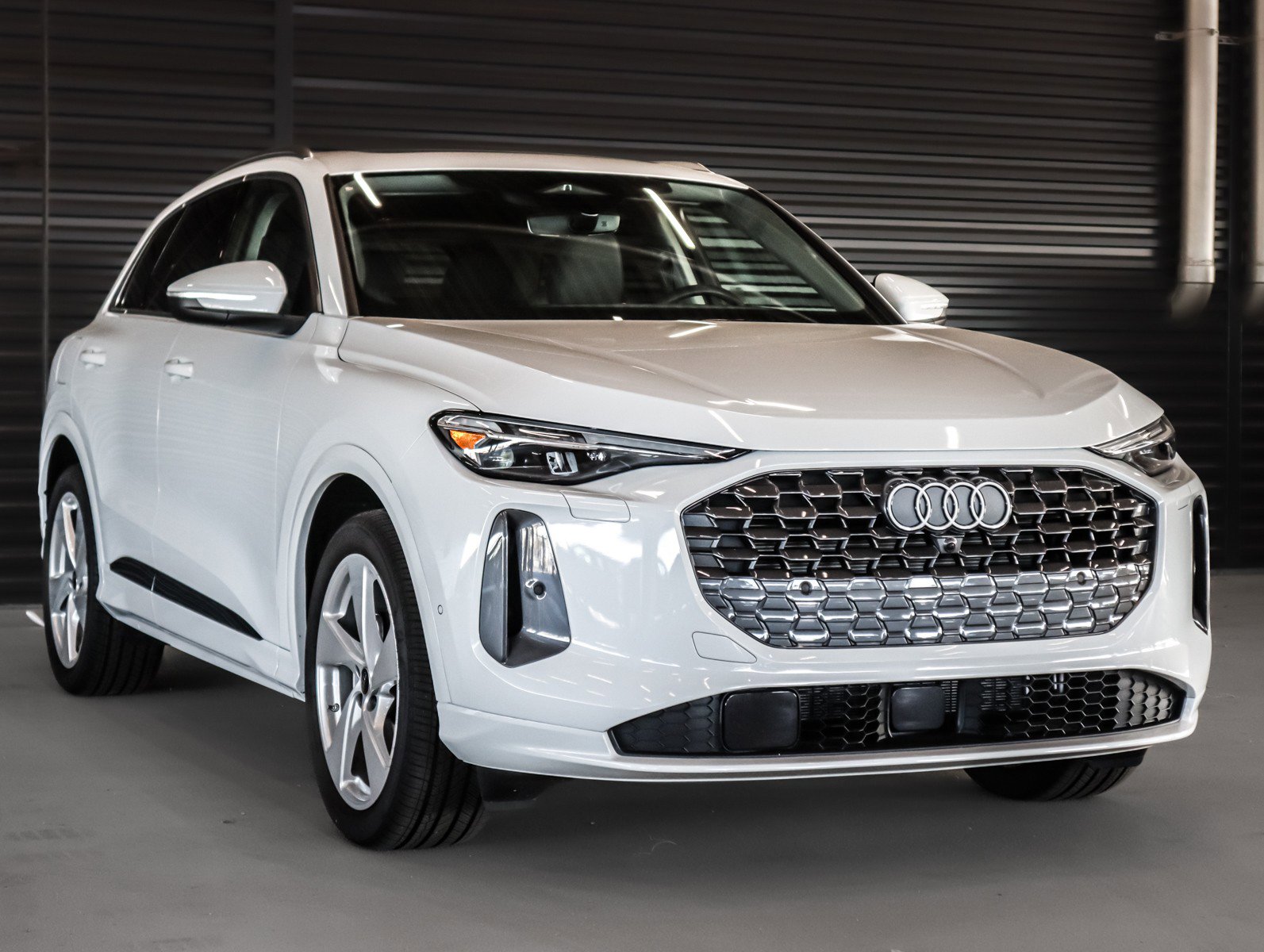 Certified 2025 Audi Q5 Prestige image 13