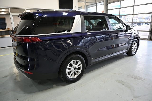 Used 2022 Kia Carnival LX image 5