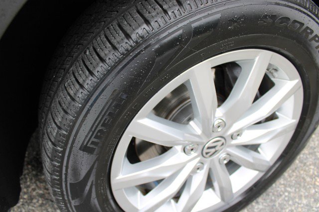 Used 2016 Volkswagen Touareg Sport AWD/4WD image 36