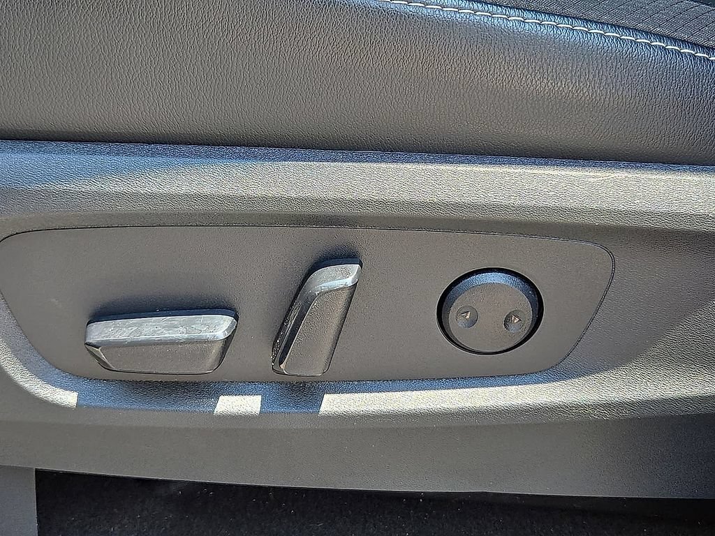 Used 2023 Nissan Pathfinder SL w/ Lighting Package (N92) AWD/4WD image 13