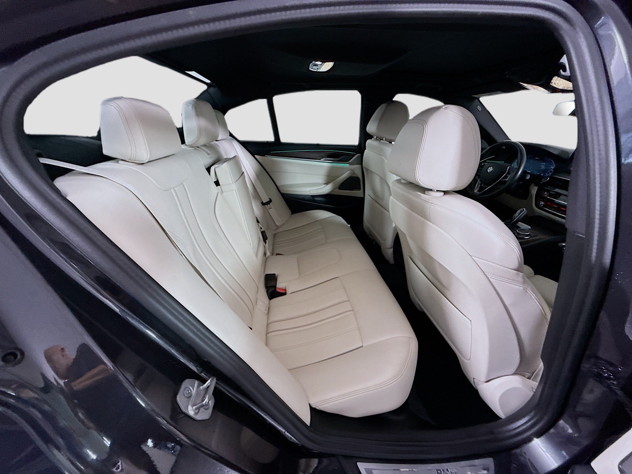 Used 2023 BMW 530e w/ Executive Package RWD image 27