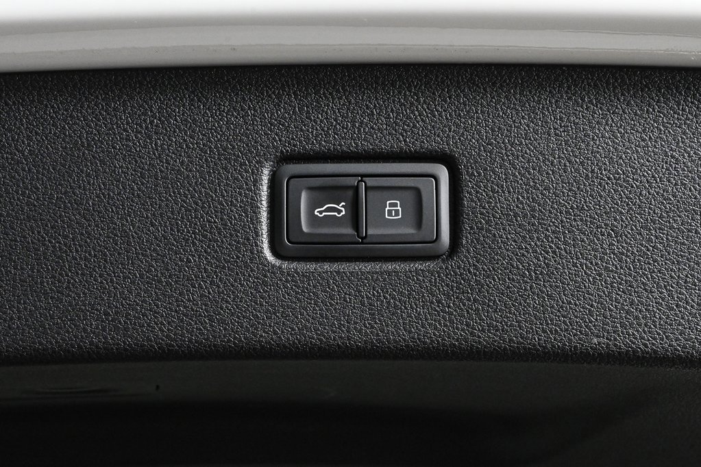 Used 2022 Audi Q7 3.0T Premium image 31