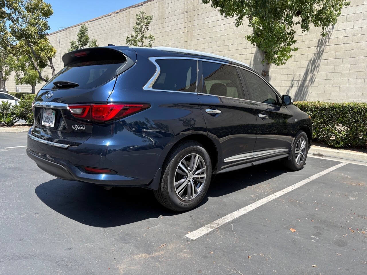 Used 2019 INFINITI QX60 Luxe FWD image 3