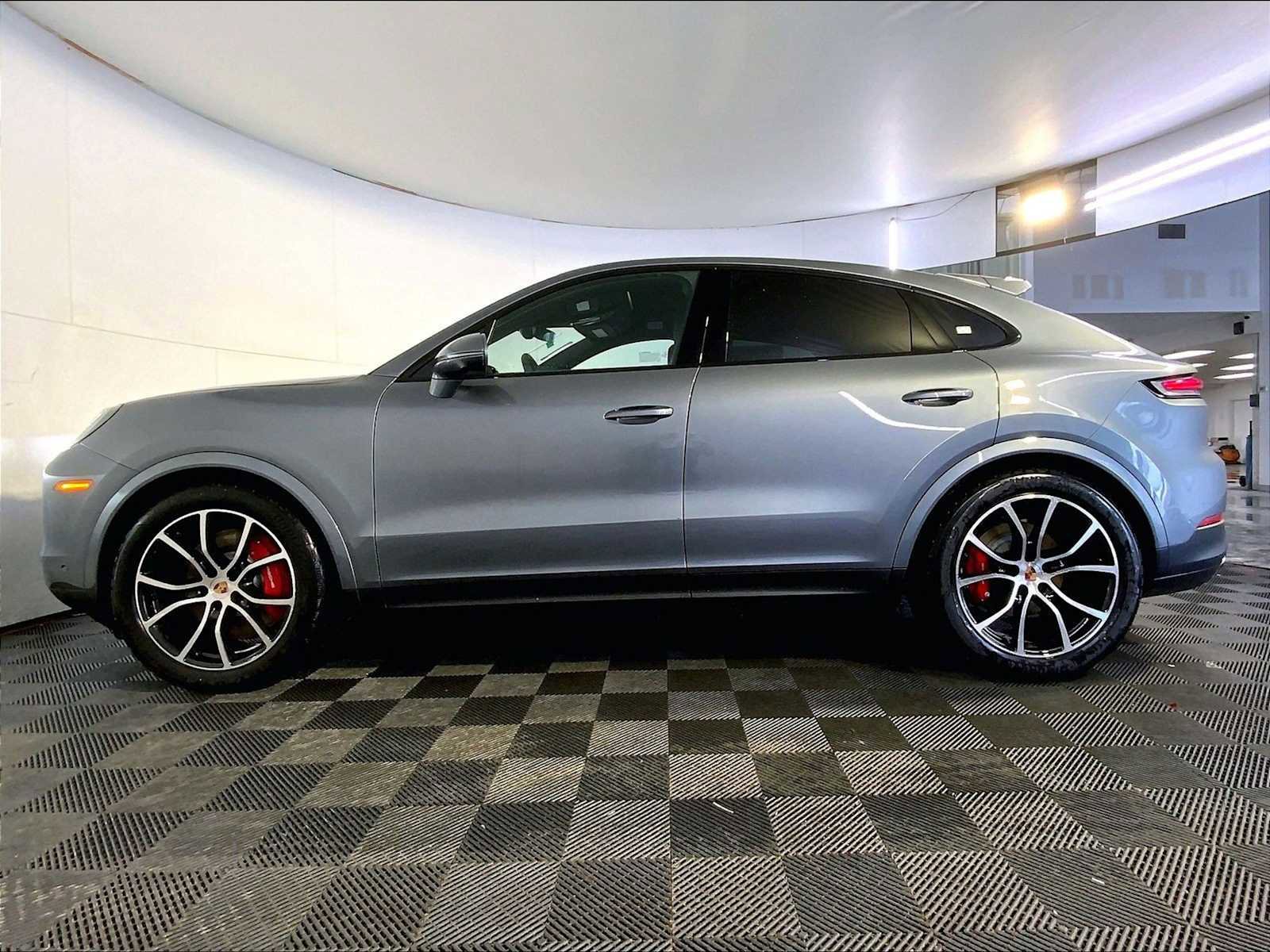 New 2026 Porsche Cayenne S image 2