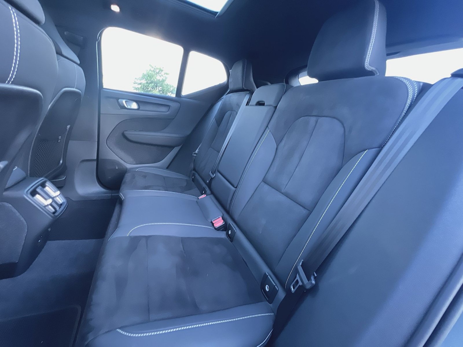 Certified 2023 Volvo XC40 B5 Plus w/ Climate Package AWD/4WD image 25