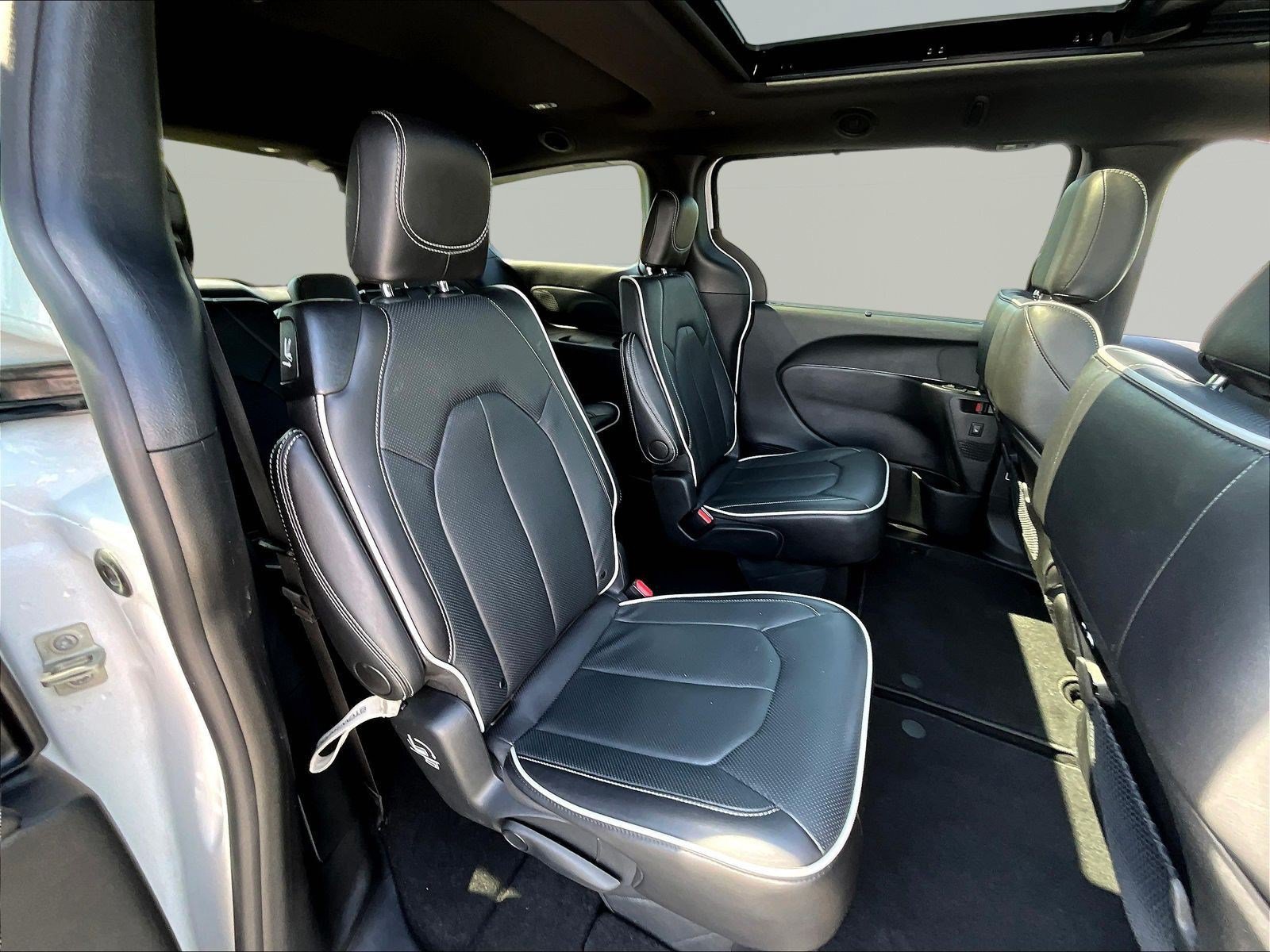 Used 2026 Chrysler Pacifica Limited w/ S Appearance Package FWD image 25