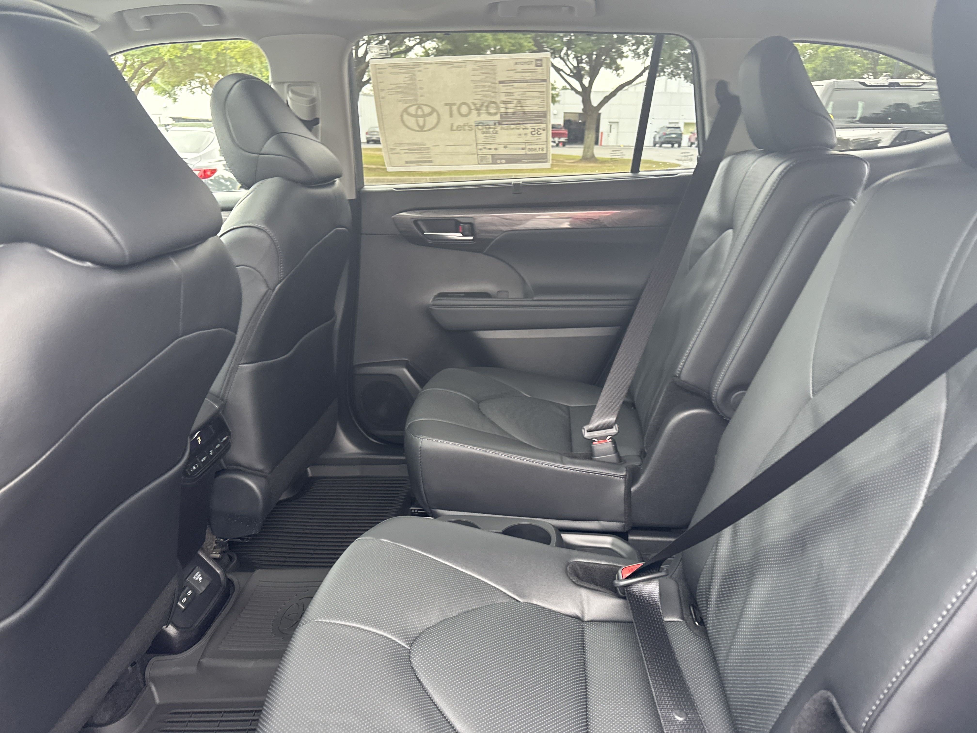 New 2025 Toyota Highlander Limited AWD/4WD image 24