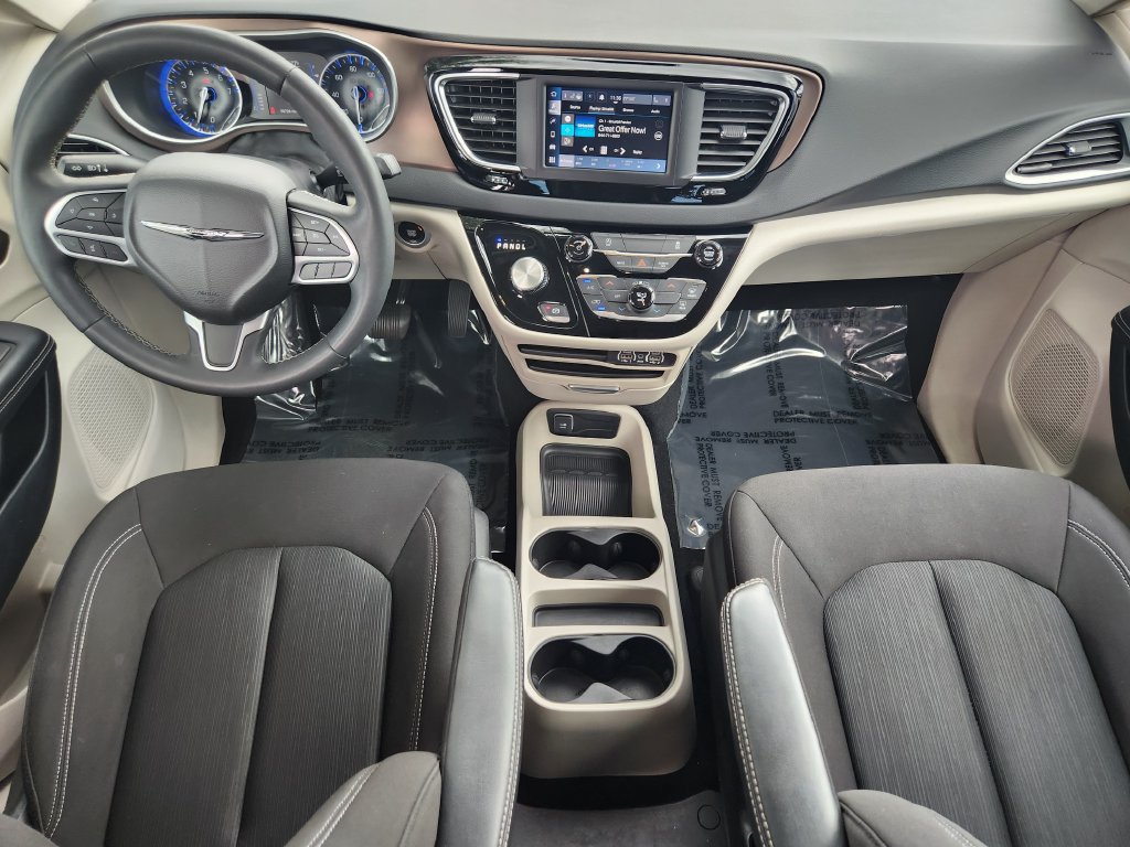 Used 2023 Chrysler Voyager LX FWD image 15