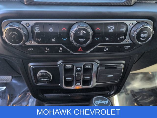 Used 2018 Jeep Wrangler Unlimited Sahara AWD/4WD image 19