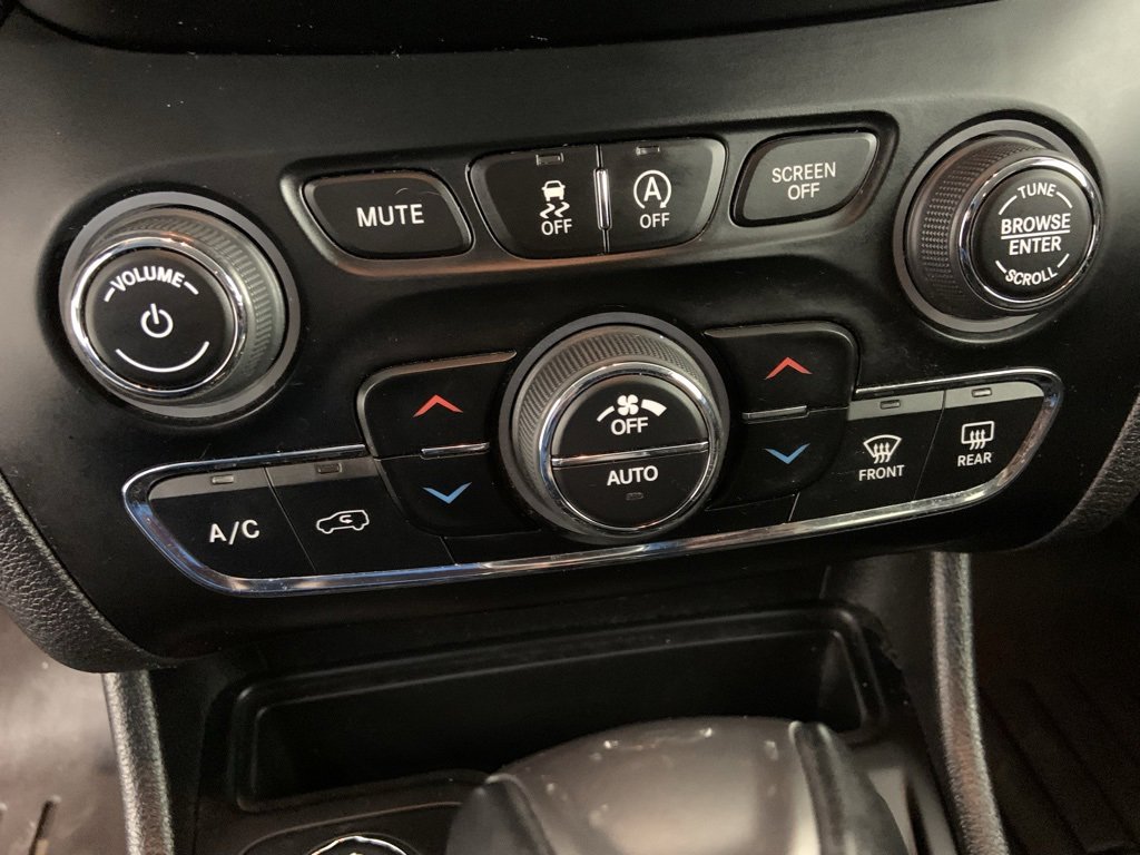 Used 2020 Jeep Cherokee Limited image 14