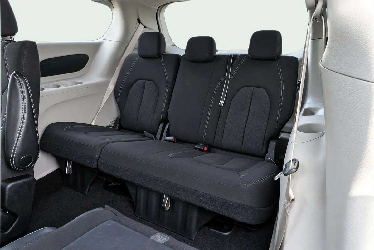 Used 2023 Chrysler Voyager LX FWD image 17