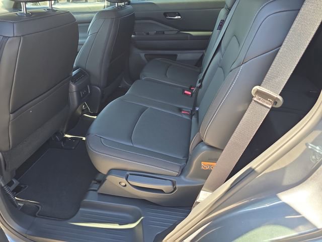 New 2026 Nissan Pathfinder SL FWD image 17