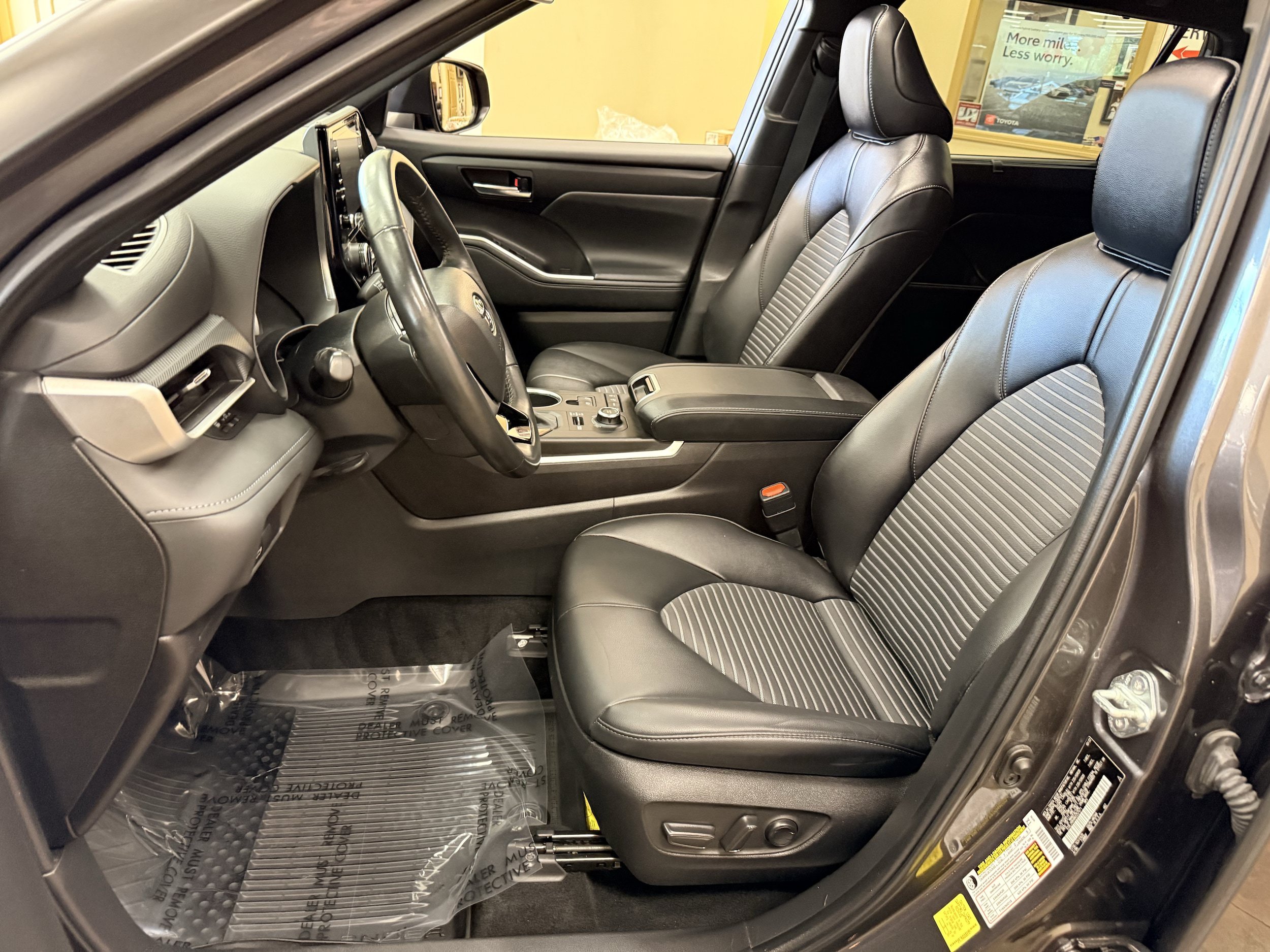 Used 2022 Toyota Highlander XSE AWD/4WD image 5