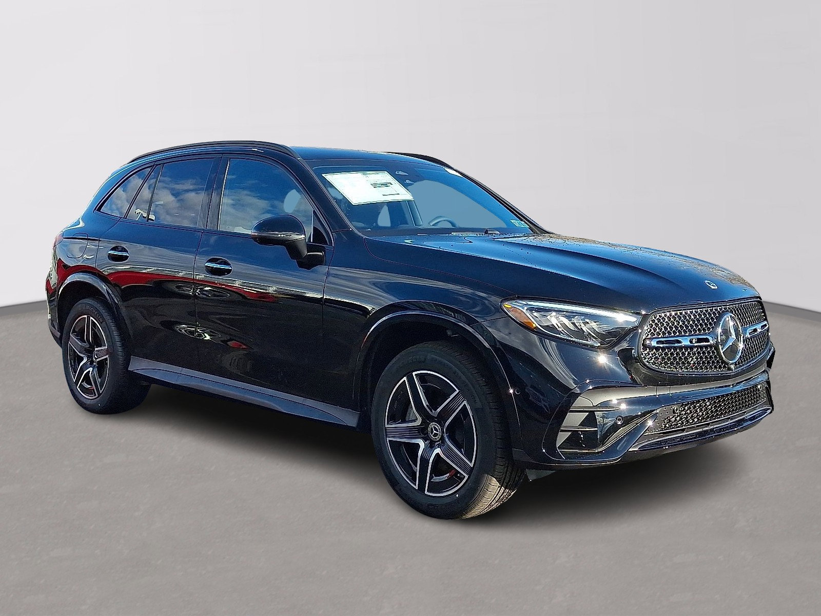 Used 2026 Mercedes-Benz GLC 300 4MATIC image 3
