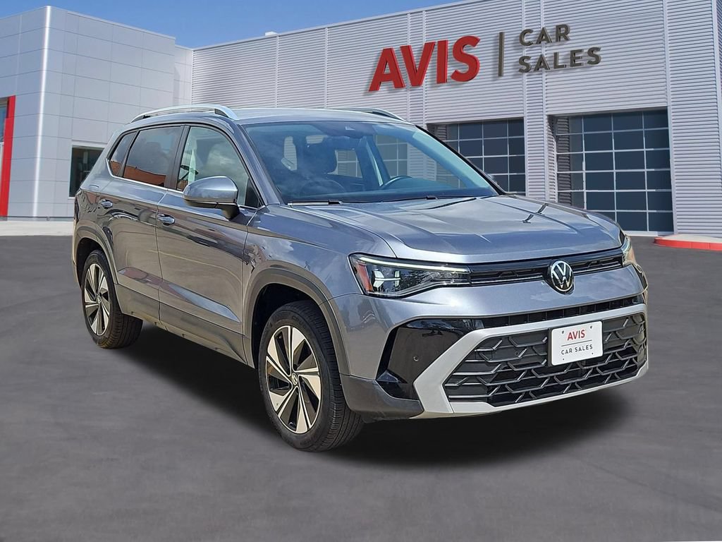 Used 2025 Volkswagen Taos SE AWD/4WD image 3