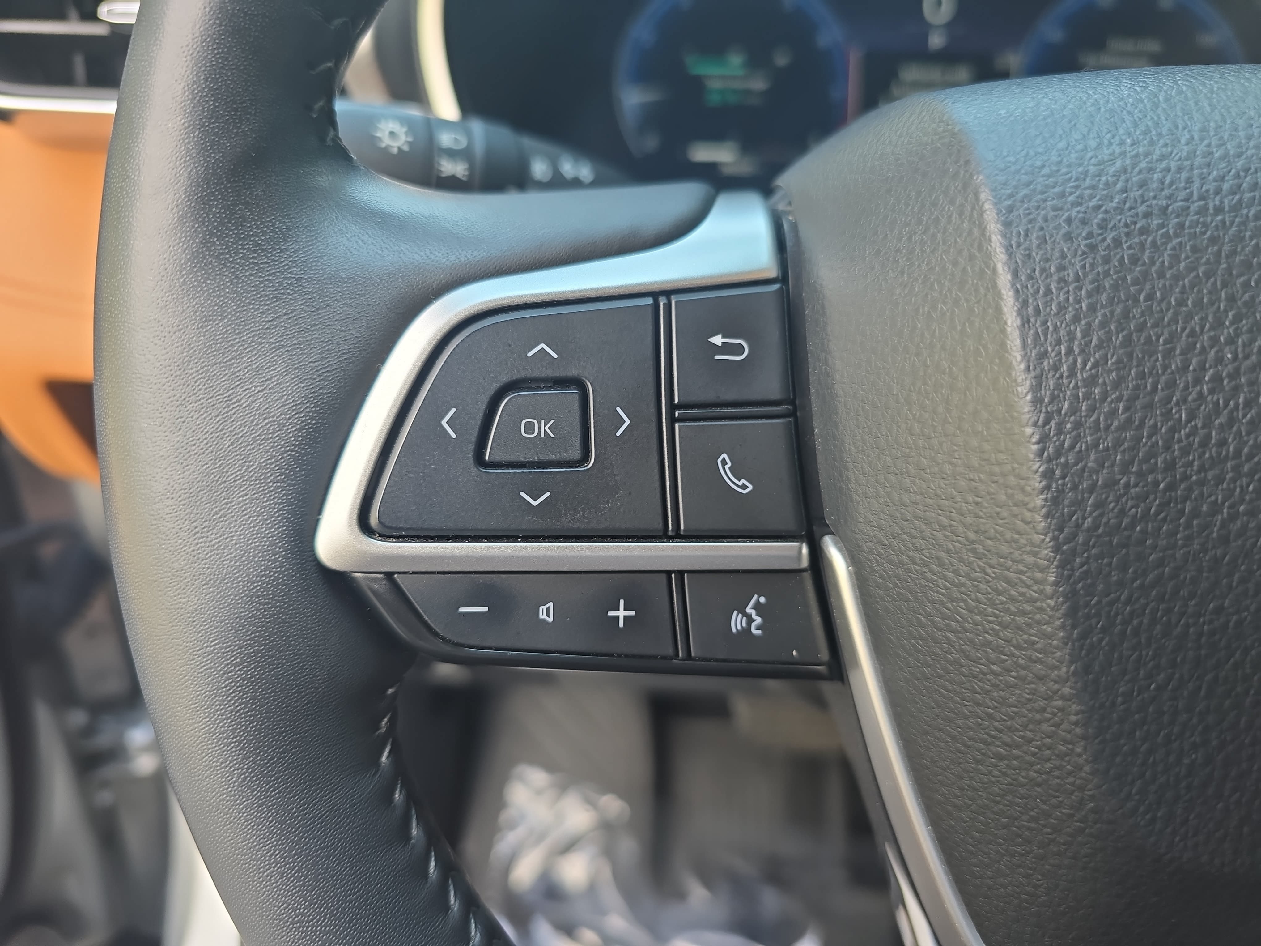 Used 2024 Toyota Highlander Platinum AWD/4WD image 18