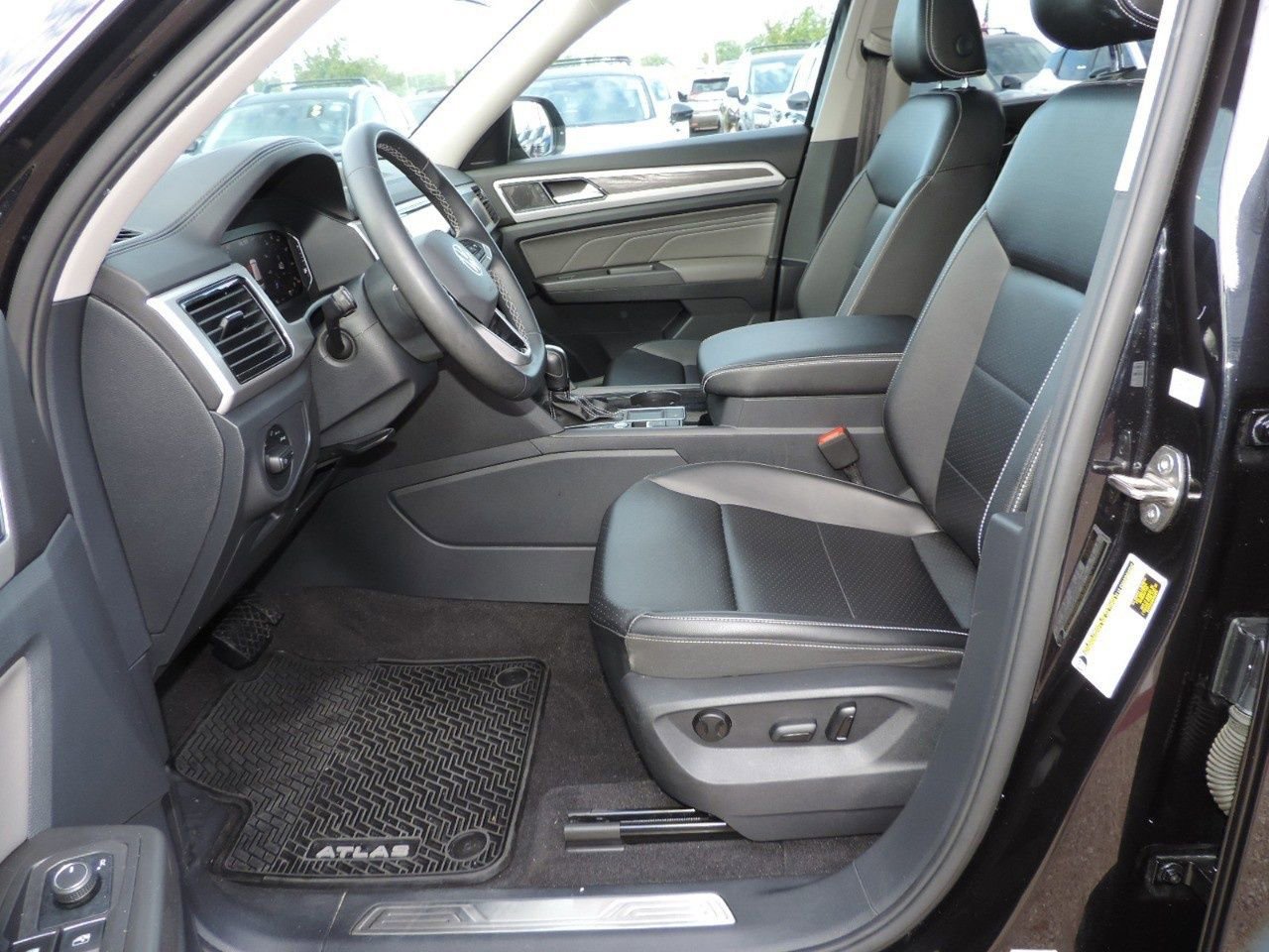 Used 2022 Volkswagen Atlas SE w/ Panoramic Sunroof Package image 14