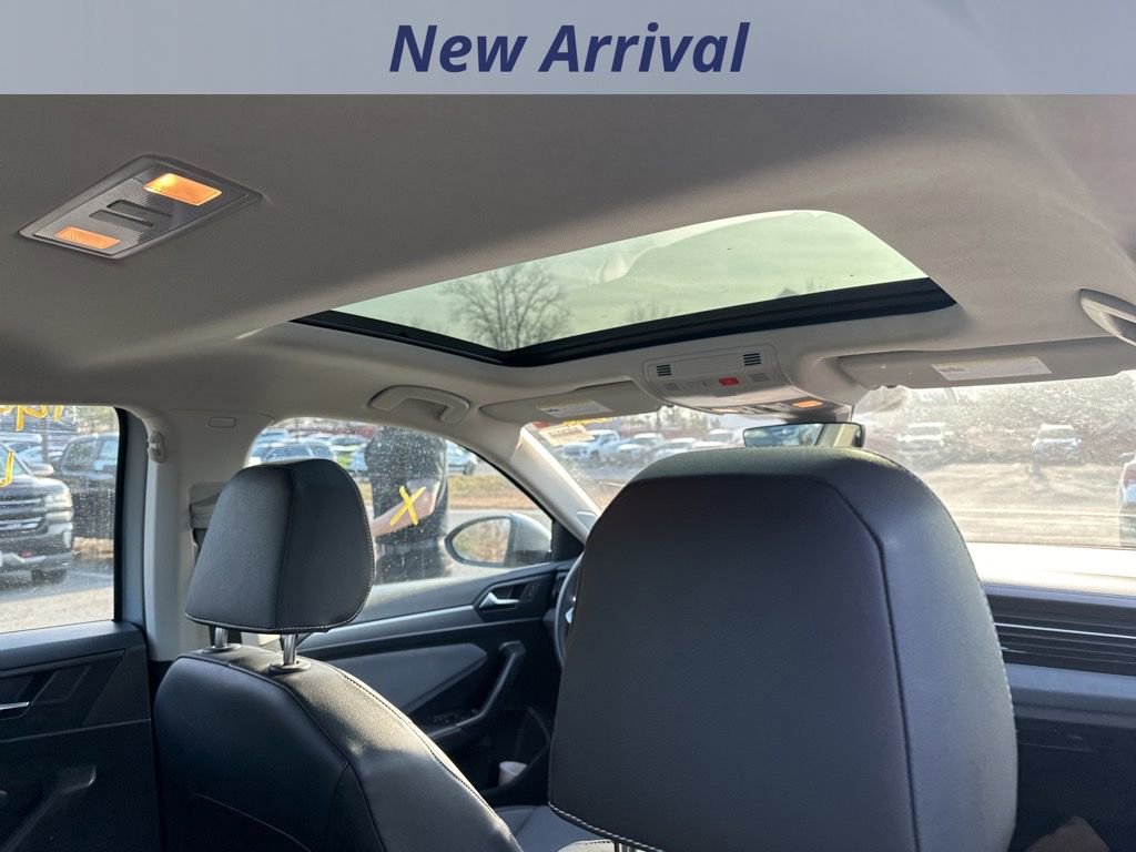 Used 2025 Volkswagen Jetta SE image 12