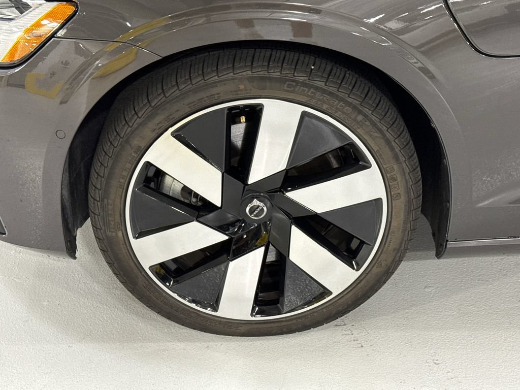 Certified 2025 Volvo S60 T8 Plus AWD/4WD image 8
