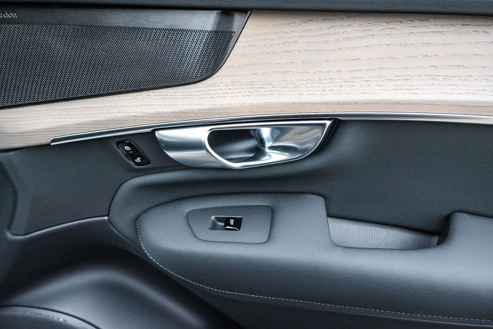 New 2026 Volvo XC90 B6 Plus w/ Protection Package image 19