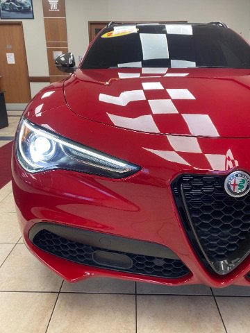 Used 2023 Alfa Romeo Stelvio Estrema image 10