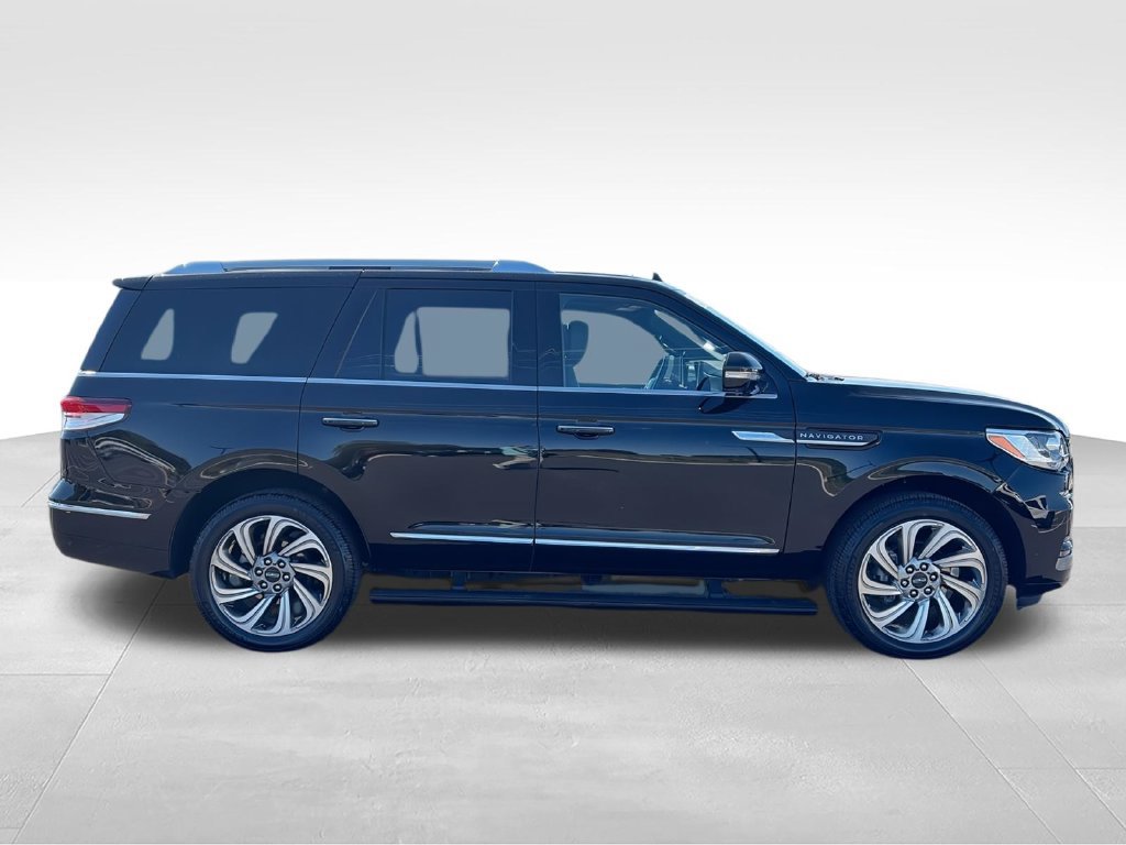 Used 2024 Lincoln Navigator Reserve AWD/4WD image 9