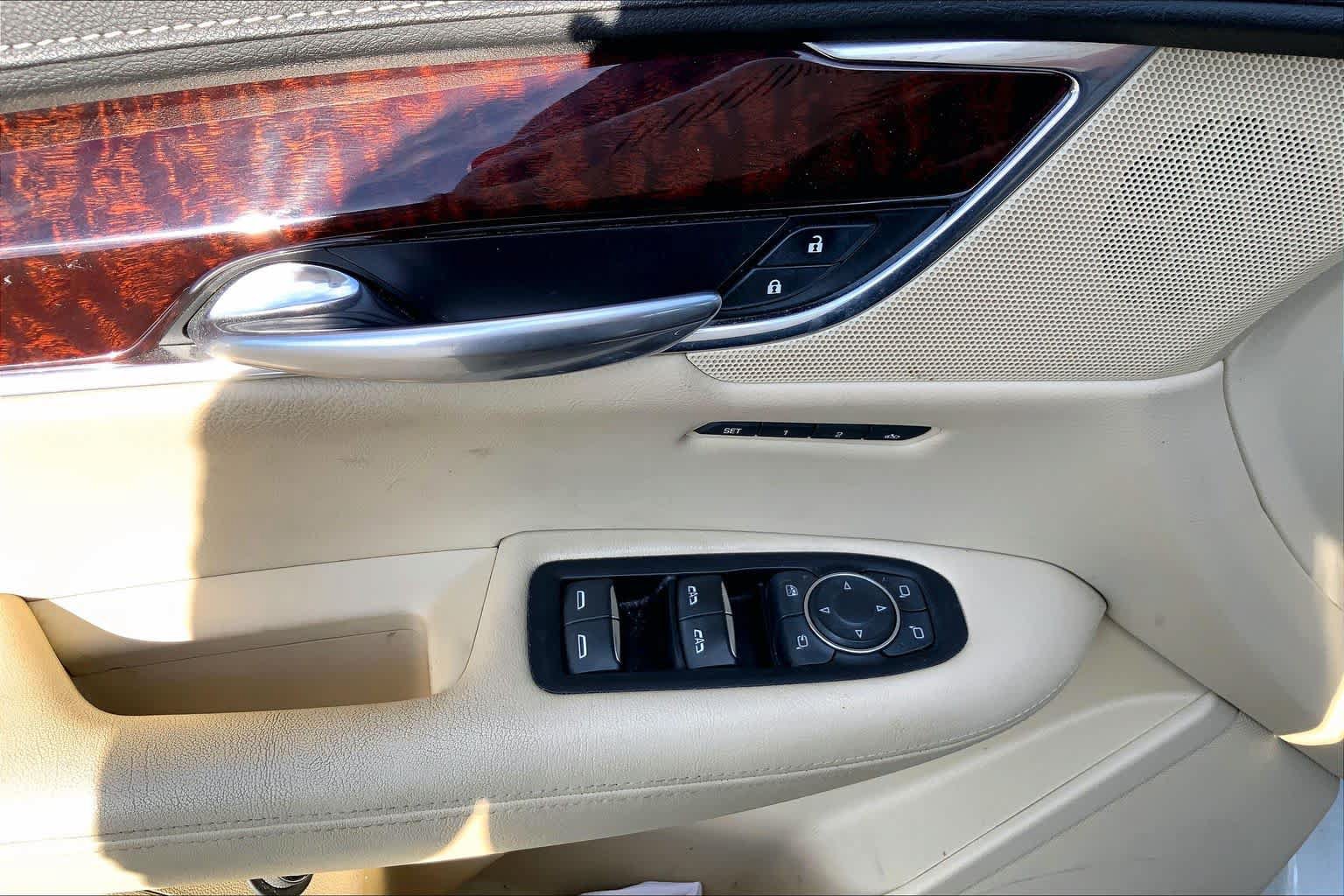 Used 2017 Cadillac XT5 Luxury w/ Driver Awareness Package FWD image 36
