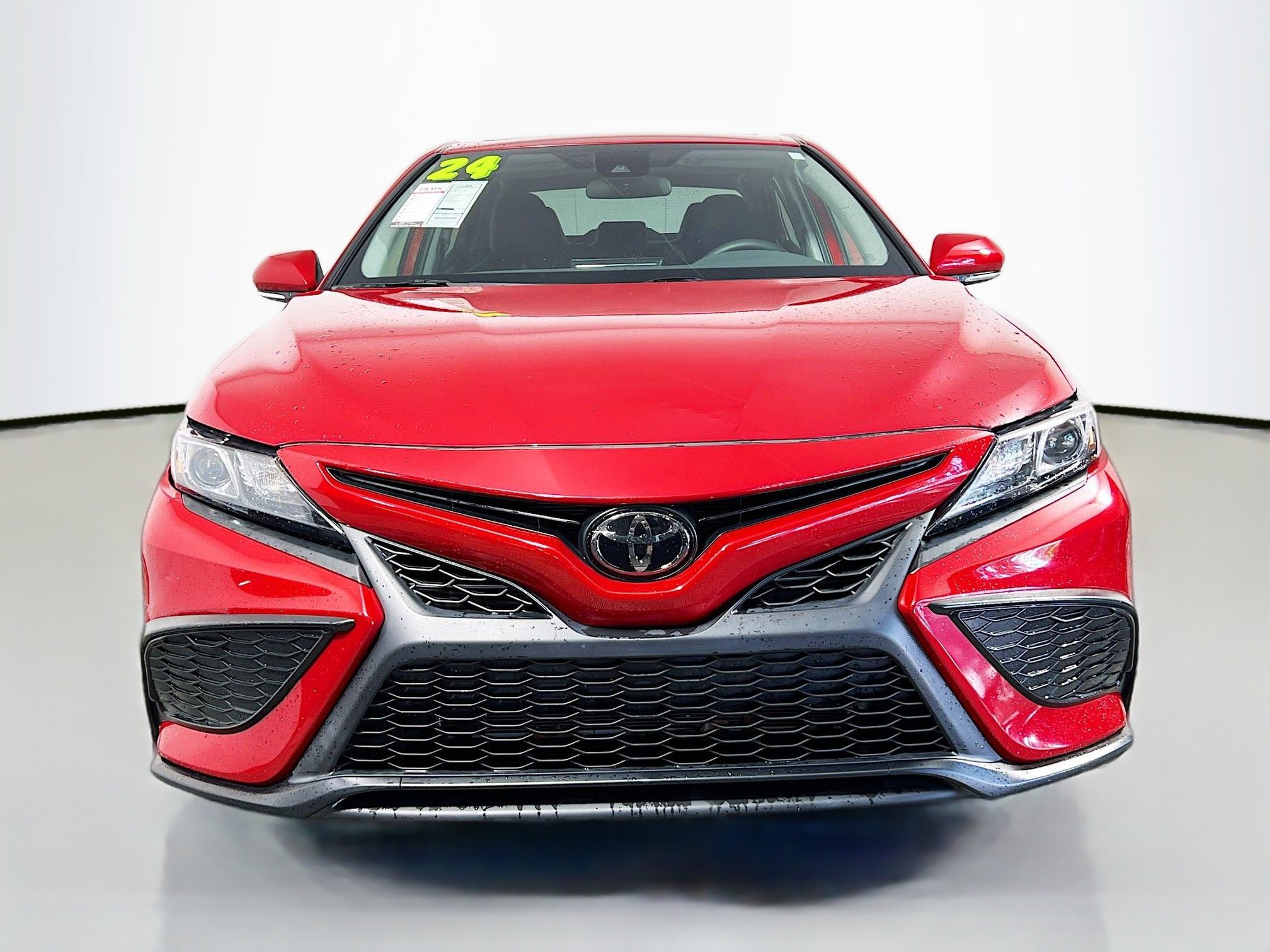 Used 2024 Toyota Camry SE image 11