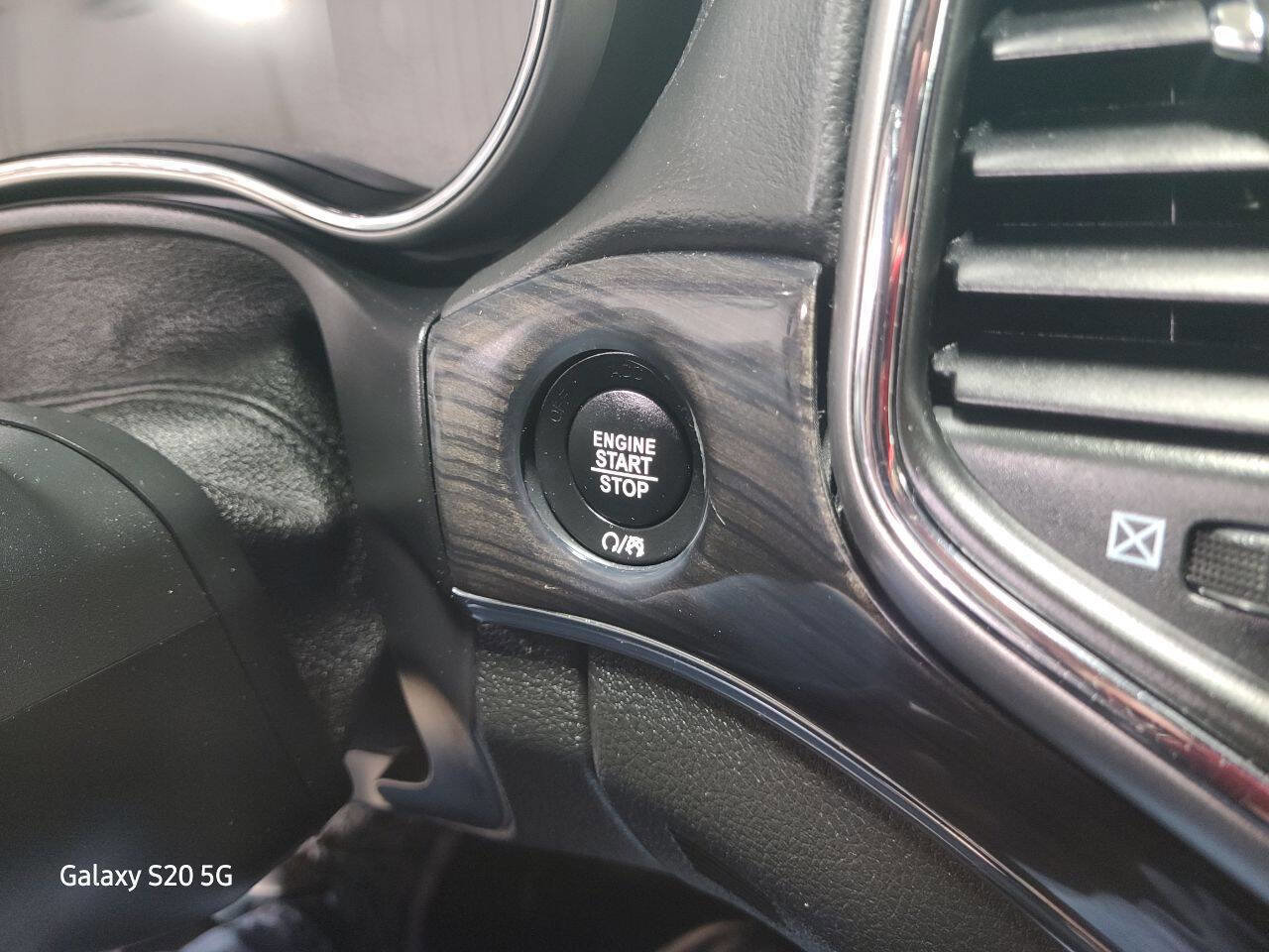 Used 2018 Jeep Grand Cherokee Overland image 32